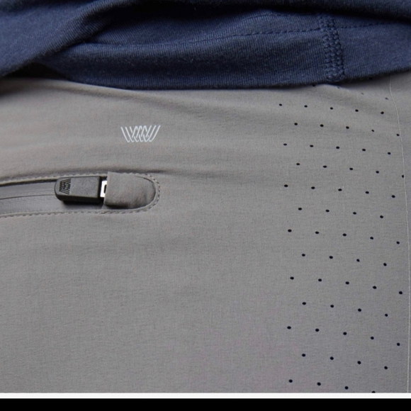 Mack Weldon 4-Way Active Short in Gray Water Repellent Size Small - Picture 5 of 15